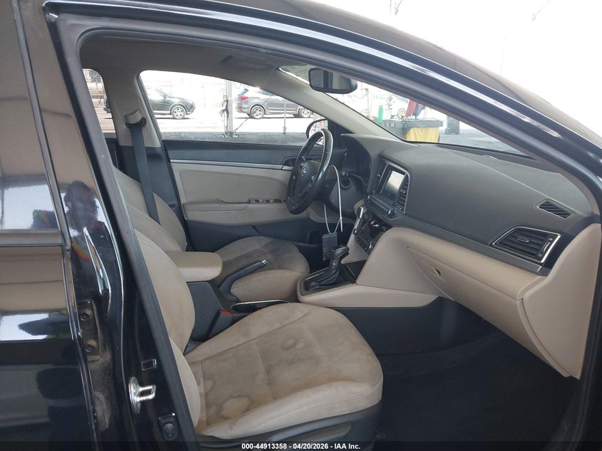 2018 HYUNDAI ELANTRA auction photo 5
