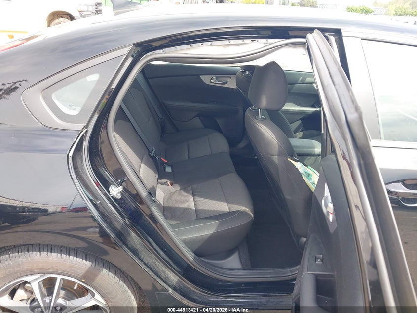 2024 KIA FORTE auction photo 8