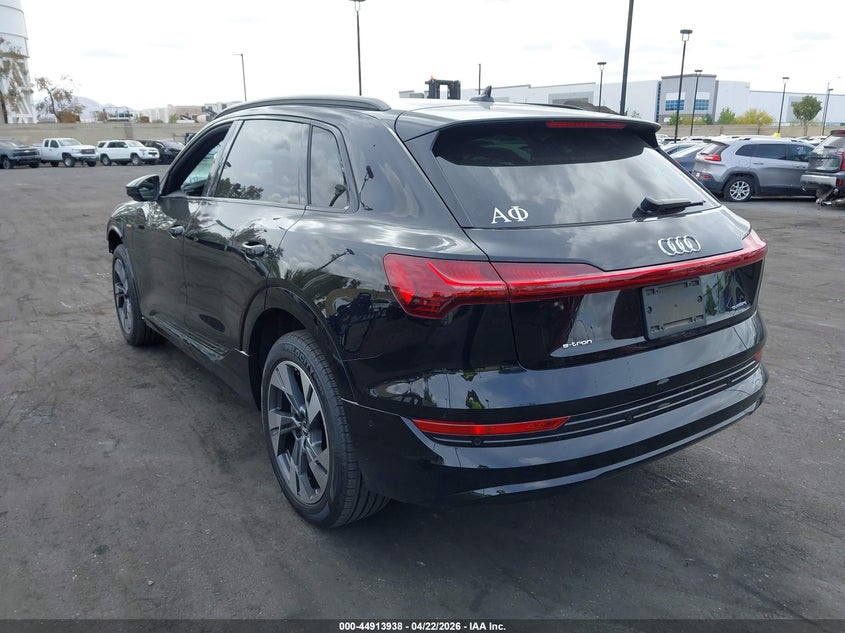 2022 Audi E-Tron Premium Quattro VIN: WA1AAAGE7NB013150 Lot: 44913938