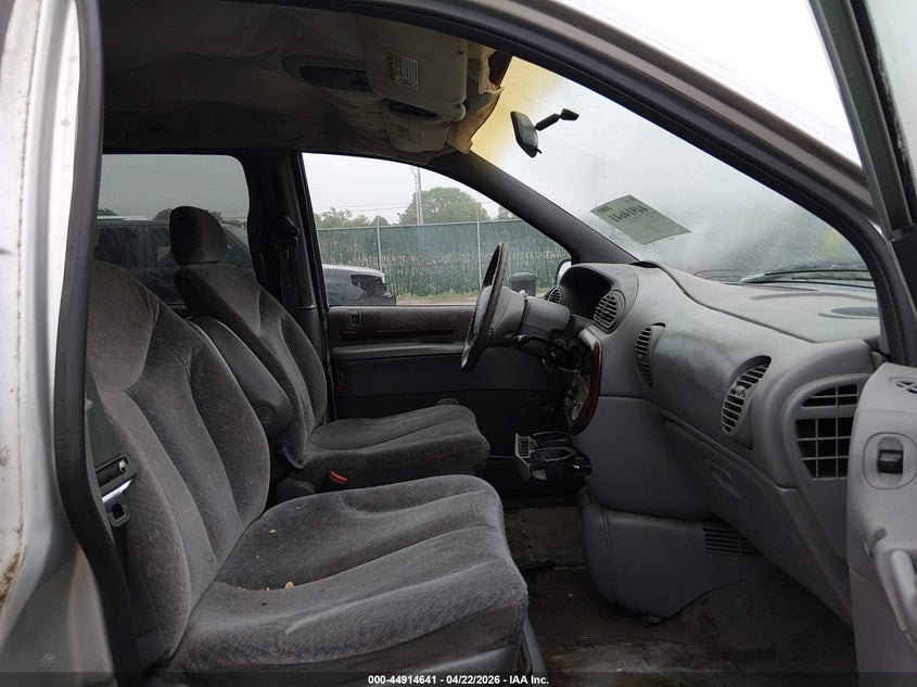 2000 Chrysler Town & Country Lxi