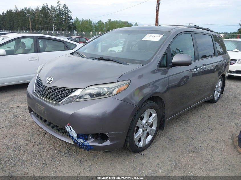 2016 Toyota Sienna Se 8 Passenger