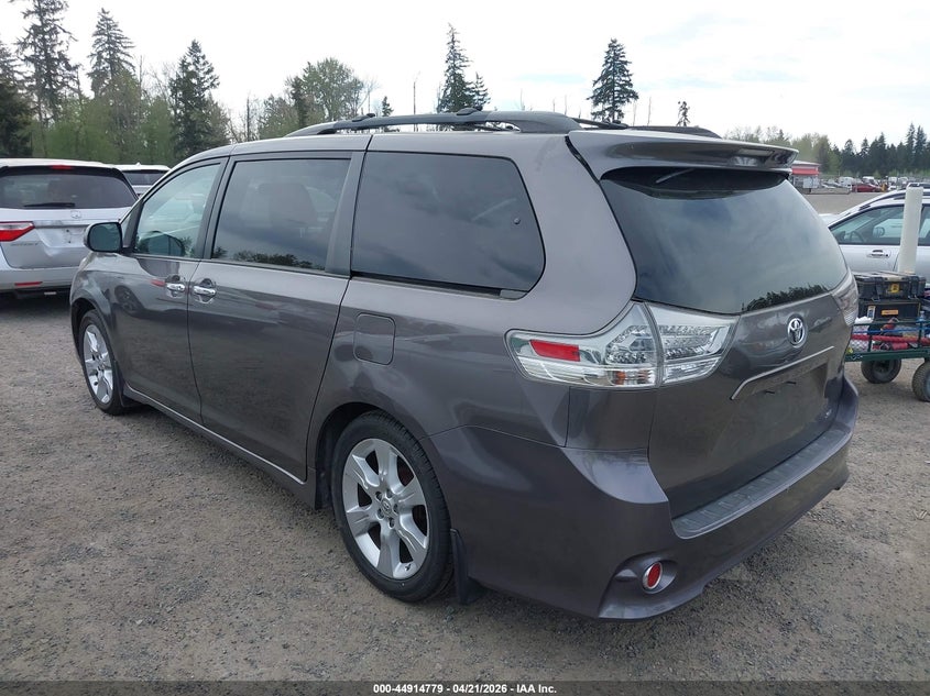 2016 Toyota Sienna Se 8 Passenger