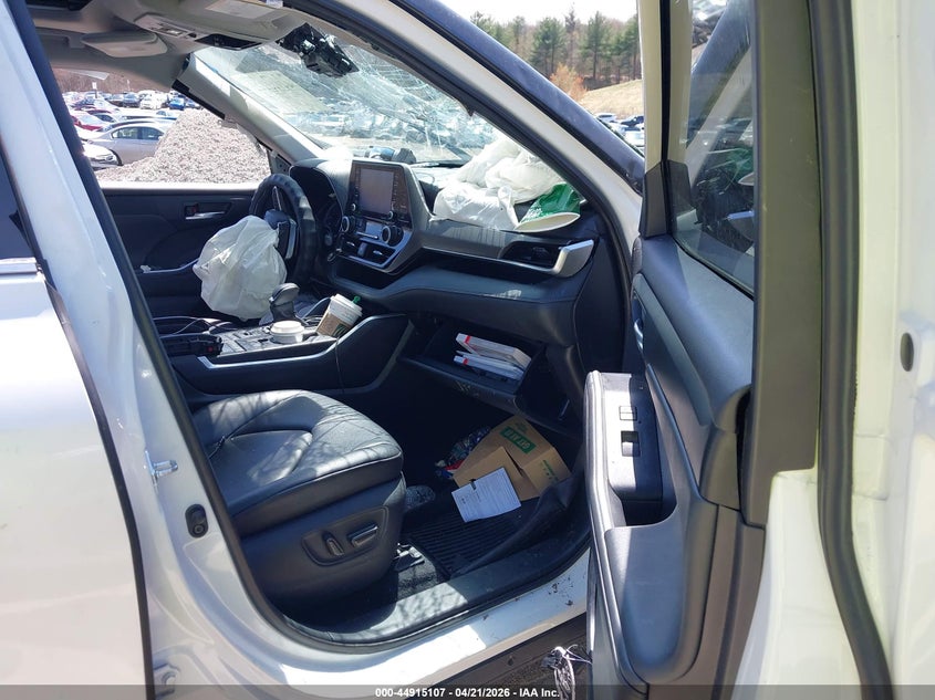 VIN 5TDHZRBHXMS080314 2021 TOYOTA HIGHLANDER XLE