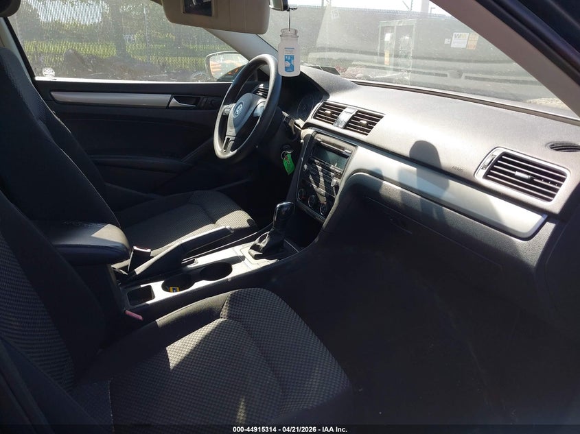 2014 Volkswagen Passat 1.8T S