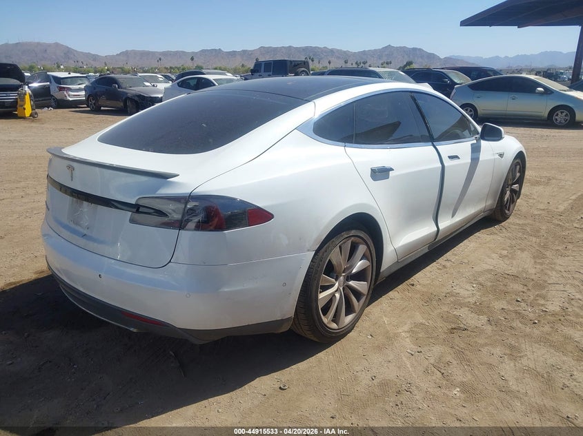 2015 TESLA MODEL S · Фото 4
