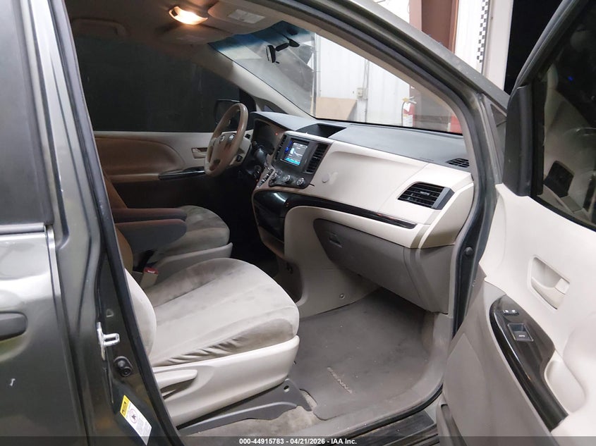 2013 Toyota Sienna L V6 7 Passenger