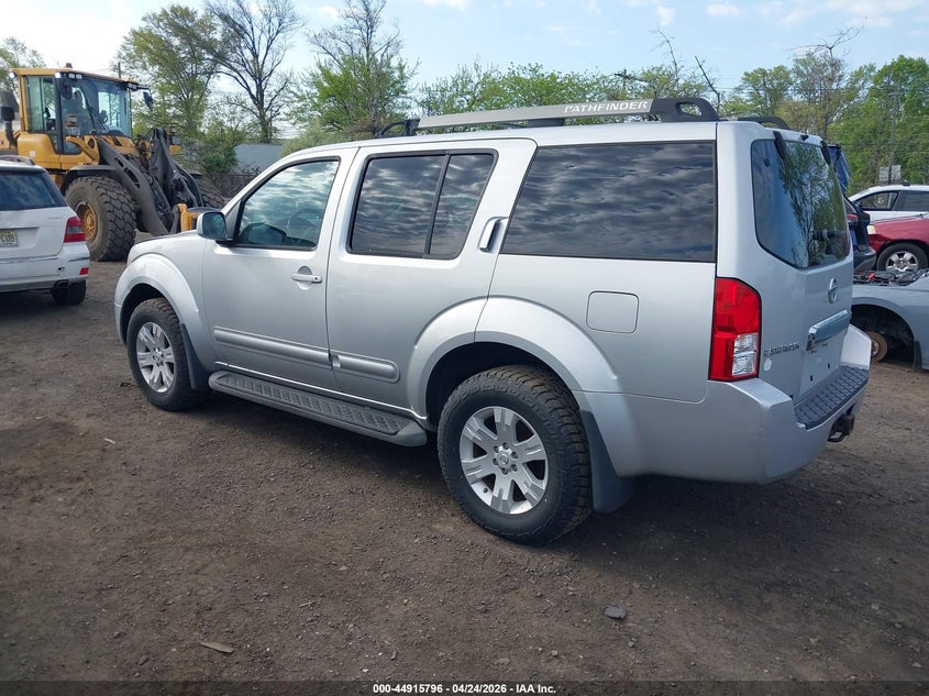 2005 Nissan Pathfinder Le