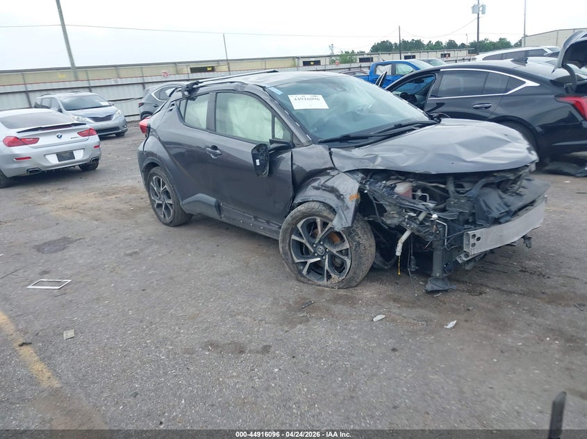 2019 TOYOTA C-HR XLE