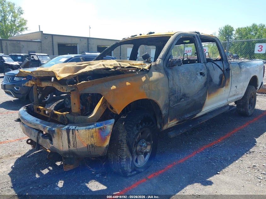 Vin: 3c6ur5hj1jg127944, lot: 45413571, ram 2500 tradesman  4x4 8' box 20182