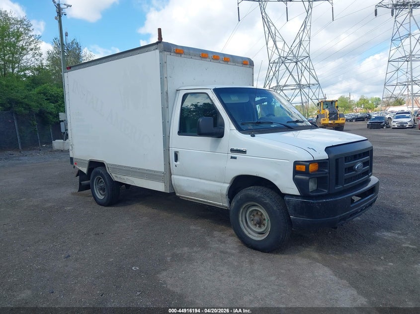 2011 Ford E-350 Cutaway