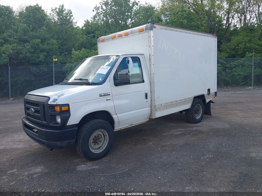 2011 Ford E-350 Cutaway