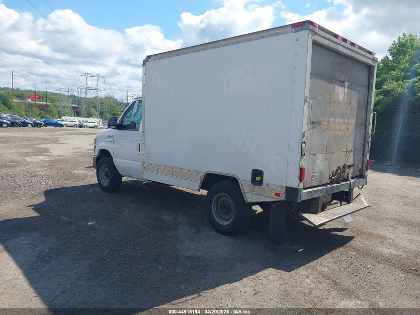 2011 Ford E-350 Cutaway