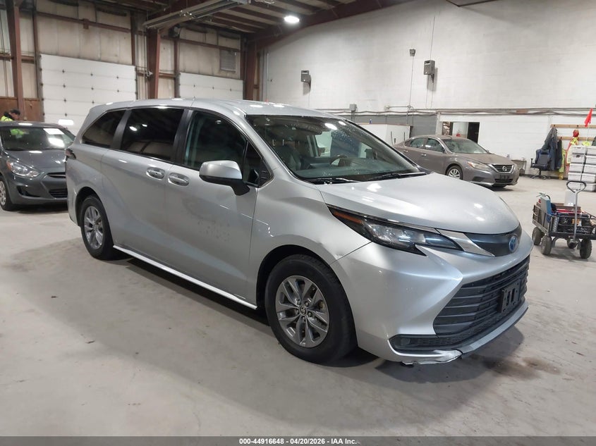 2022 Toyota Sienna Le