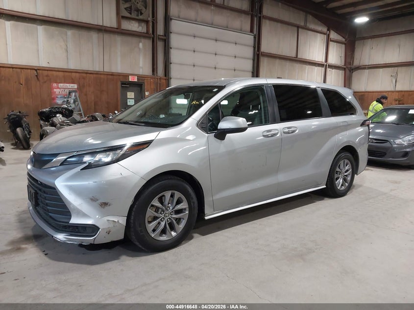2022 Toyota Sienna Le