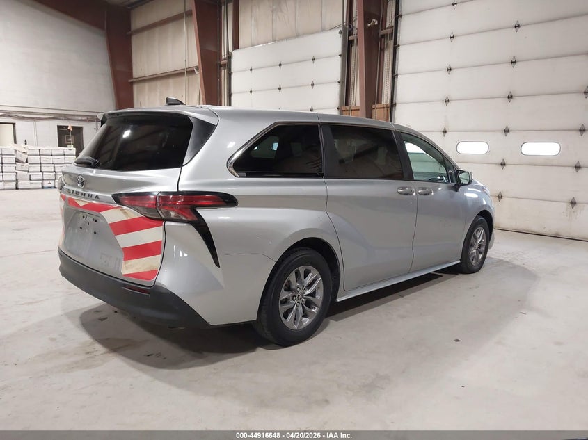 2022 Toyota Sienna Le