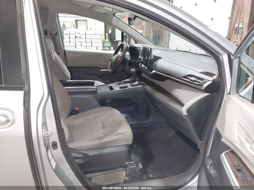 2022 Toyota Sienna Le