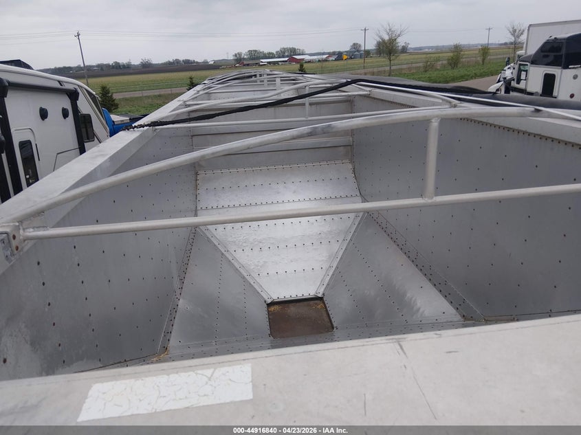1992 WILSON TRAILER CO GRAIN TRAILER auction photo 5