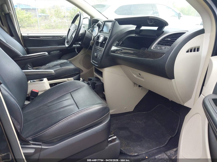 2014 Chrysler Town & Country Touring