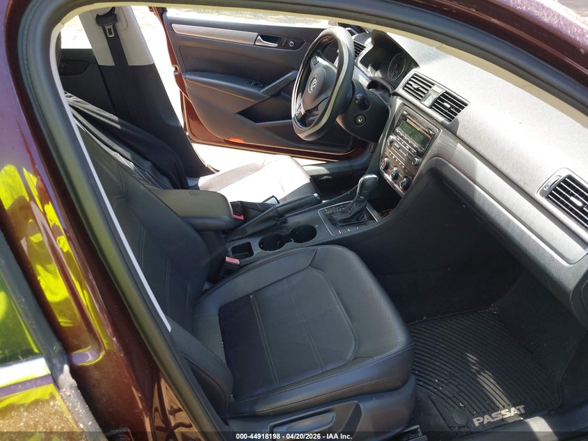 2014 Volkswagen Passat 1.8T Wolfsburg Edition