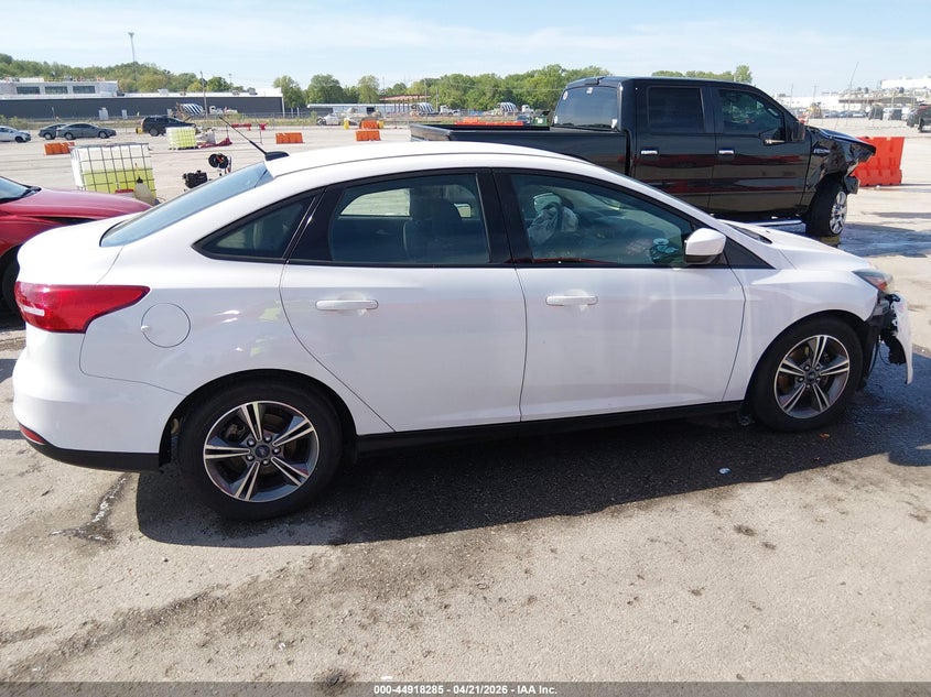 VIN 1FADP3FE1JL259734 2018 FORD FOCUS SE