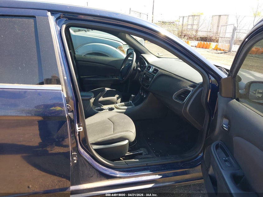 2013 Chrysler 200 Lx