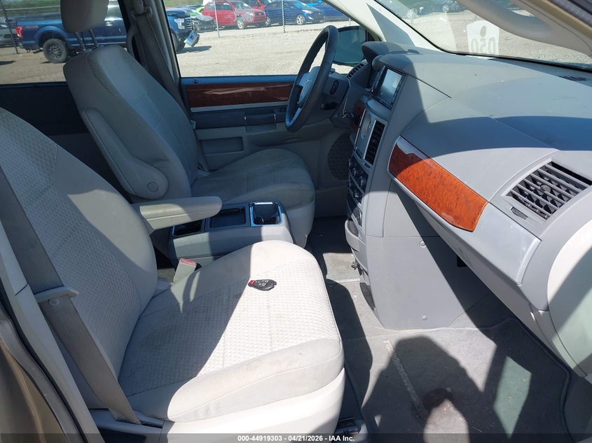 2009 Chrysler Town & Country Touring