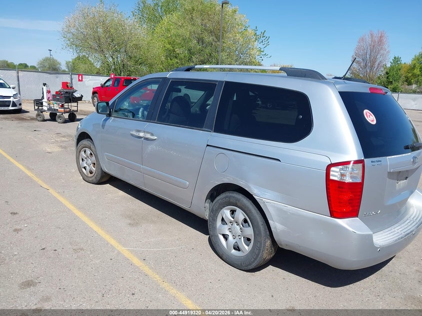 2010 Kia Sedona Lx