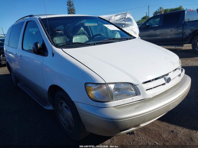 2000 Toyota Sienna Xle