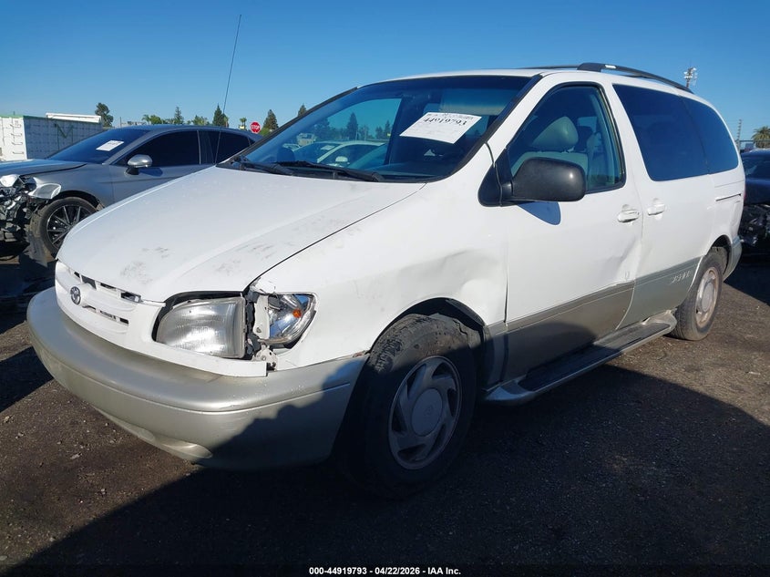 2000 Toyota Sienna Xle