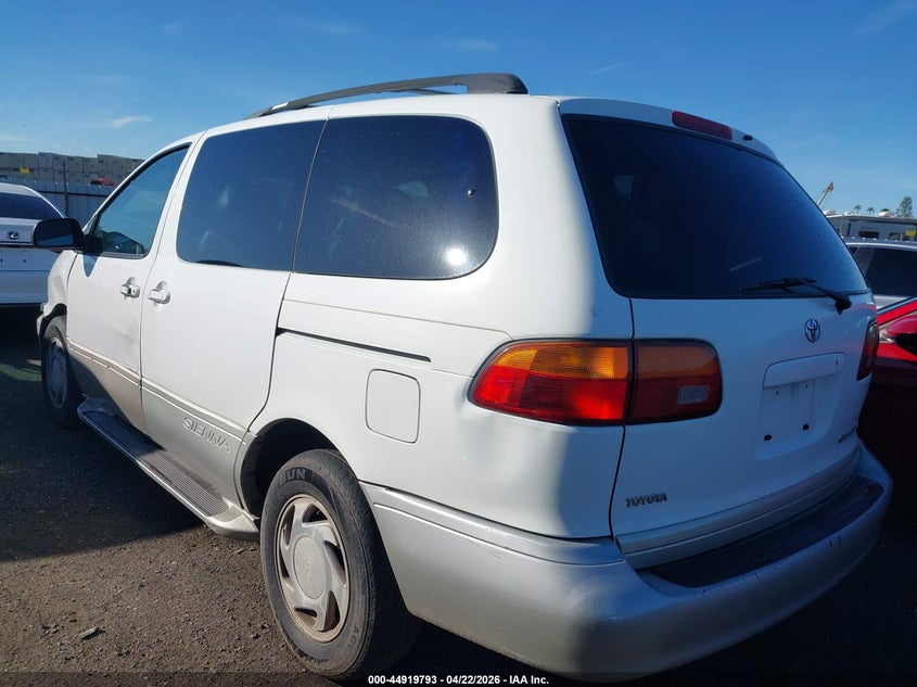 2000 Toyota Sienna Xle