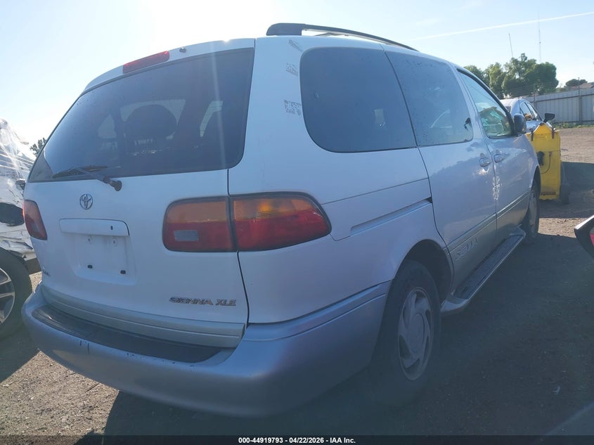 2000 Toyota Sienna Xle