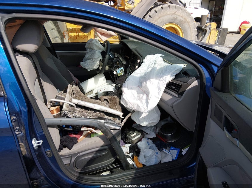 2019 HYUNDAI ELANTRA auction photo 5