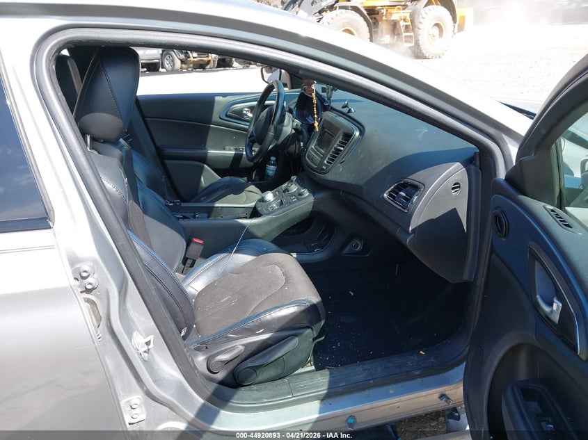 2015 CHRYSLER 200 auction photo 5