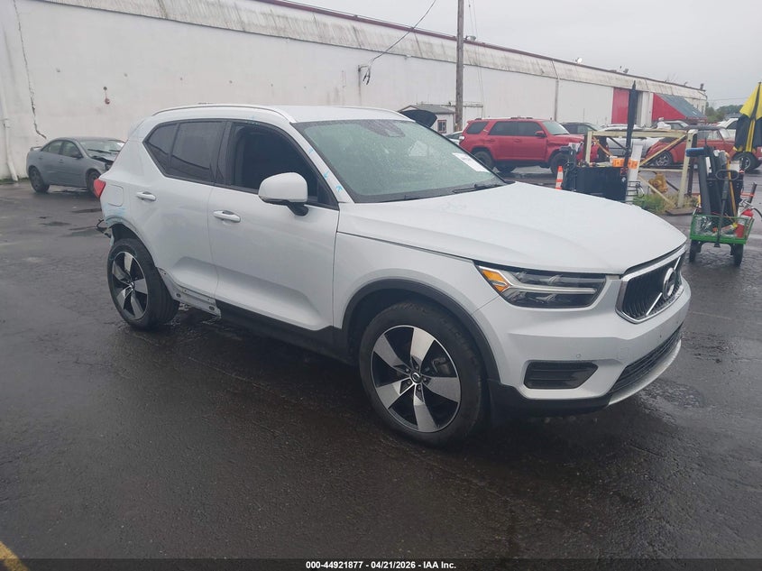 2020 VOLVO XC40 T5 MOMENTUM