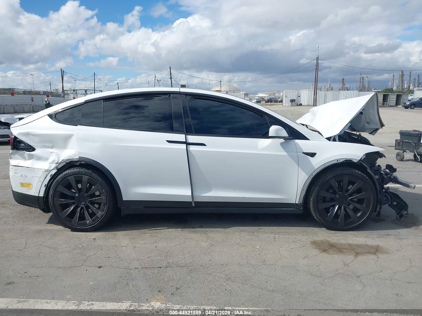 2022 Tesla Model X Dual Motor All-Wheel Drive VIN: 7SAXCBE56NF336463 Lot: 44921889