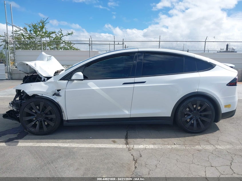 2022 Tesla Model X Dual Motor All-Wheel Drive VIN: 7SAXCBE56NF336463 Lot: 44921889