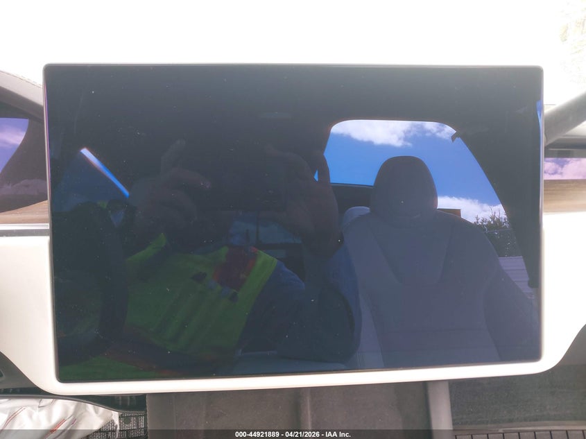 2022 Tesla Model X Dual Motor All-Wheel Drive VIN: 7SAXCBE56NF336463 Lot: 44921889