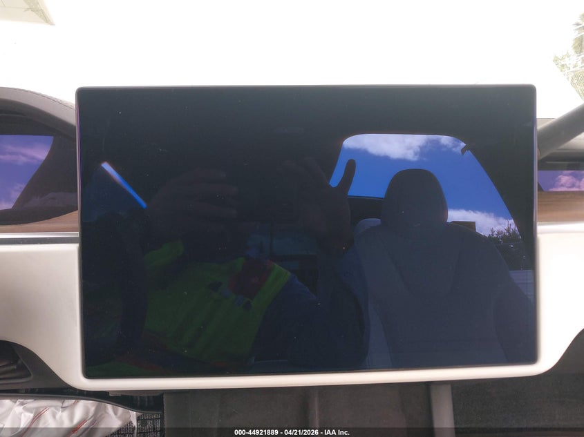 2022 Tesla Model X Dual Motor All-Wheel Drive VIN: 7SAXCBE56NF336463 Lot: 44921889