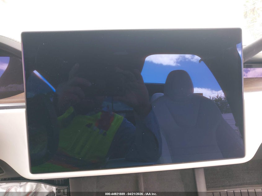 2022 Tesla Model X Dual Motor All-Wheel Drive VIN: 7SAXCBE56NF336463 Lot: 44921889