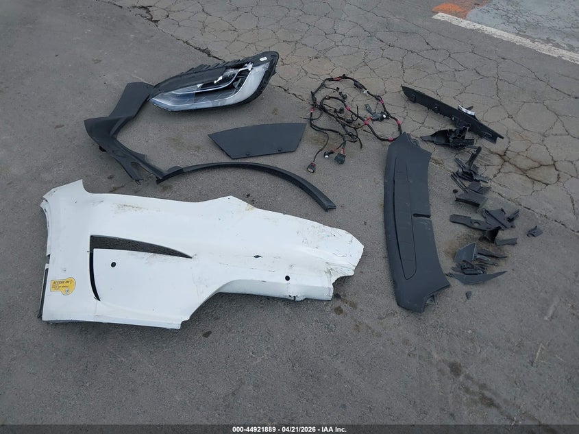 2022 Tesla Model X Dual Motor All-Wheel Drive VIN: 7SAXCBE56NF336463 Lot: 44921889