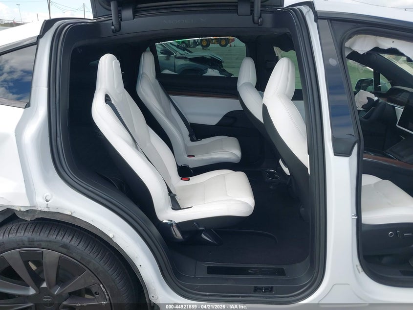 2022 Tesla Model X Dual Motor All-Wheel Drive VIN: 7SAXCBE56NF336463 Lot: 44921889