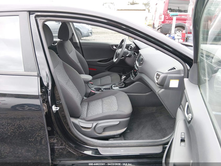 VIN KMHC65LC3KU167457 2019 HYUNDAI IONIQ HYBRID BLUE