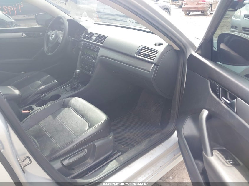 2013 Volkswagen Passat 2.5L Wolfsburg Edition