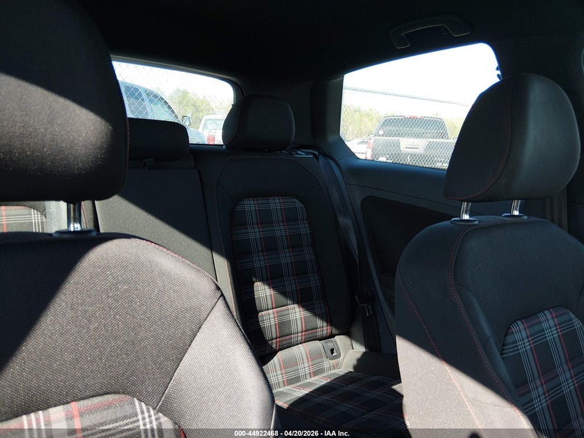 2016 Volkswagen Golf Gti S W/Performance Package 2-Door VIN: 3VWY47AU0GM011098 Lot: 44922468