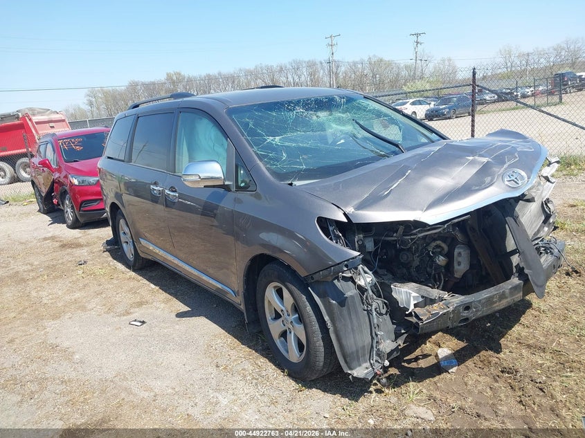 2016 Toyota Sienna Le 8 Passenger