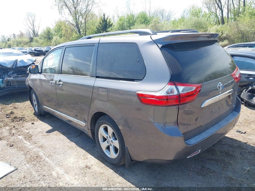 2016 Toyota Sienna Le 8 Passenger