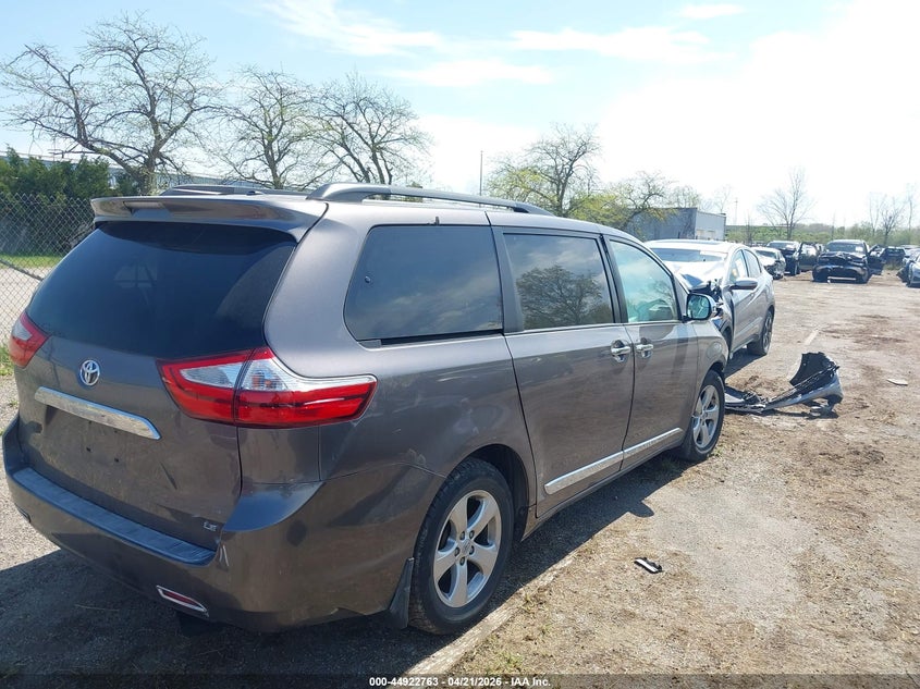 2016 Toyota Sienna Le 8 Passenger