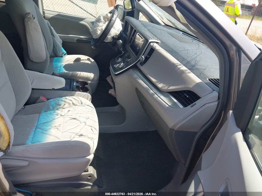 2016 Toyota Sienna Le 8 Passenger