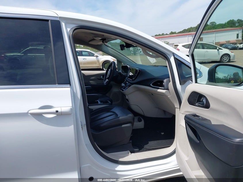 2023 Chrysler Pacifica Hybrid Touring L