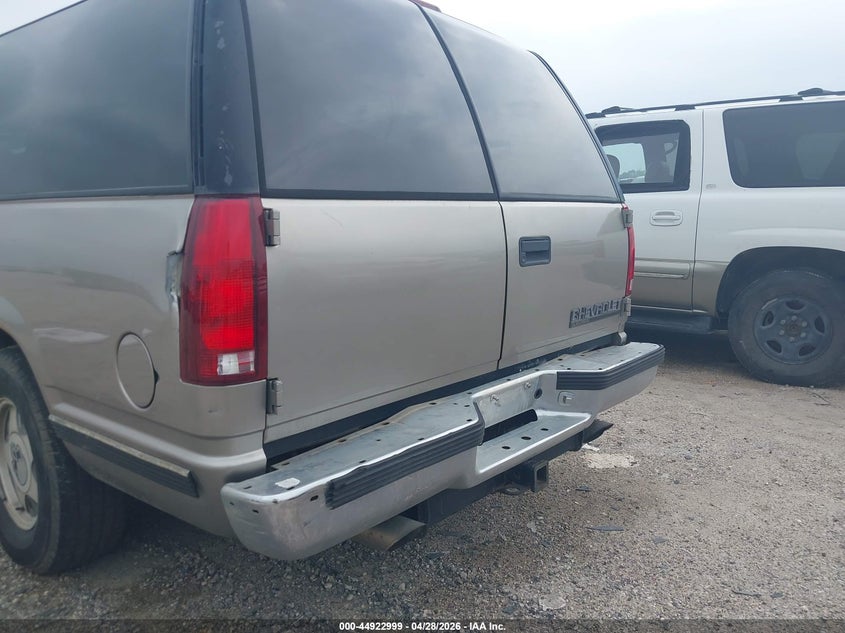1999 Chevrolet Suburban 1500 Lt VIN: 3GNEC16RXXG236242 Lot: 44922999